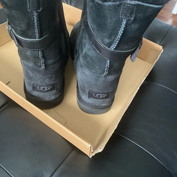 Ugg Nash Genuine Shearling Lined Boot - Picture 13 of 13